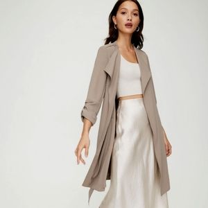 Babaton flowy trench